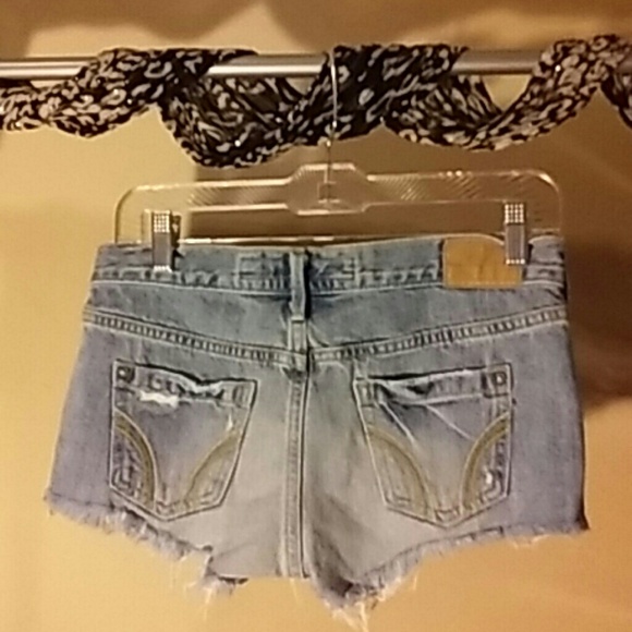 Destroyed denim Hollister shorts - Picture 2 of 3