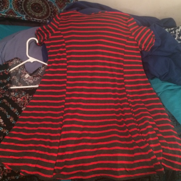 Red and smoke grey, attached triangle necklace - Picture 2 of 2