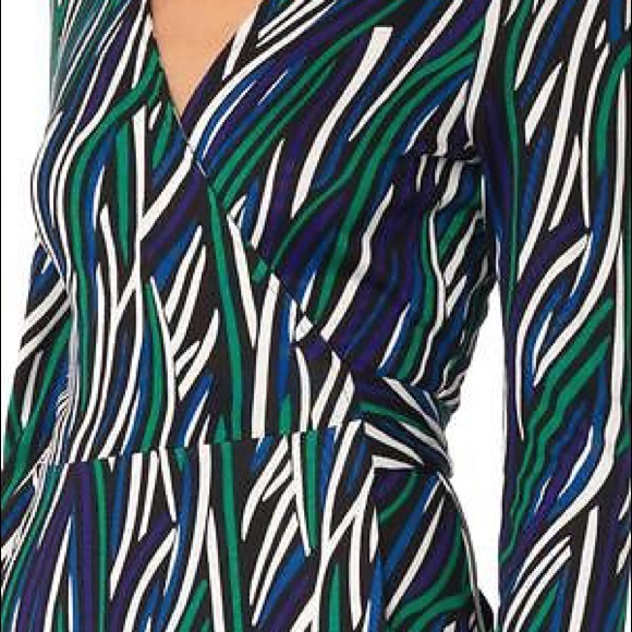 DVF T-72 Classic Wrap Dress! - Picture 2 of 3