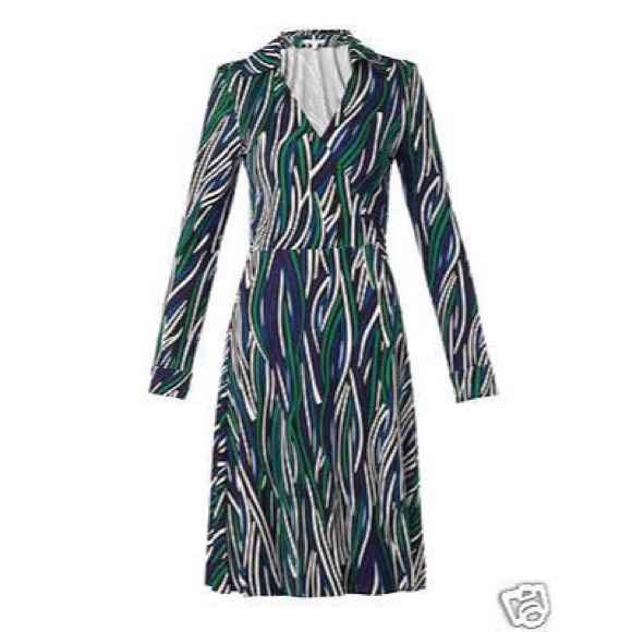 DVF T-72 Classic Wrap Dress! - Picture 3 of 3