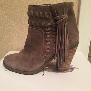 Jessica Simpson Brindle Cow Split Bootie Size 7.
