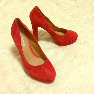 Suede platform pumps