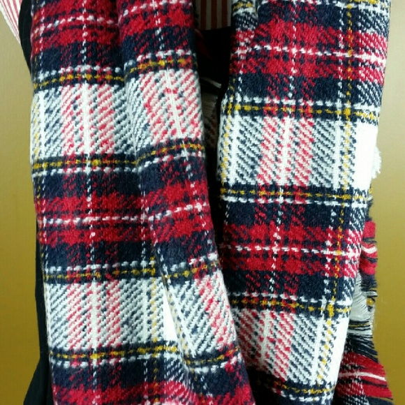 LAST ONE! Chunky Soft Plaid Fringed Infinity Scarf - Picture 3 of 3