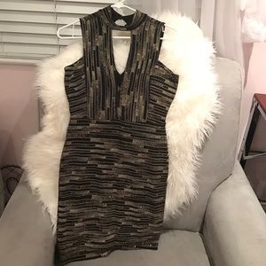 Key hole black dress