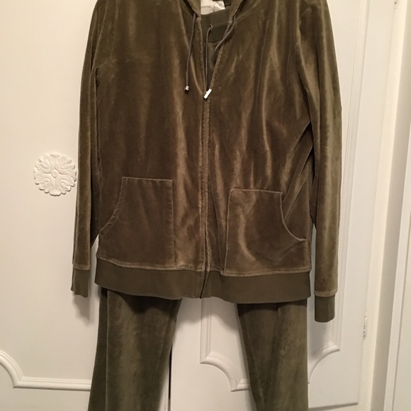 JOGGING SUIT