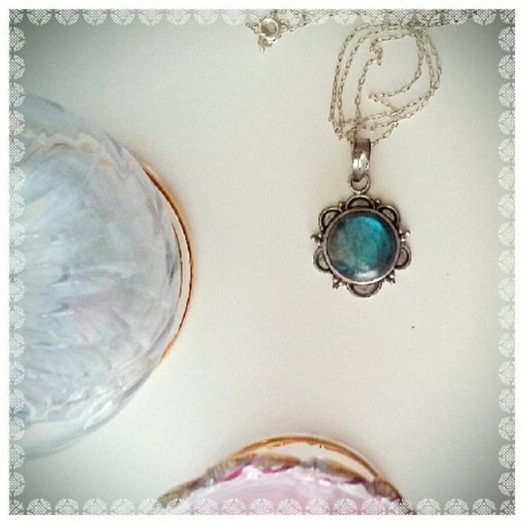 Jewelry - Vintage Labradorite Pendant Necklace