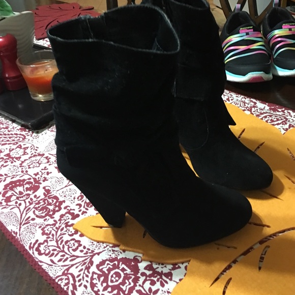 Mid calf black boots - Picture 2 of 4