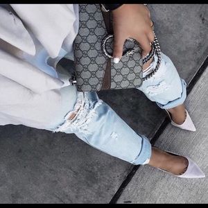 ISO this clutch 👛