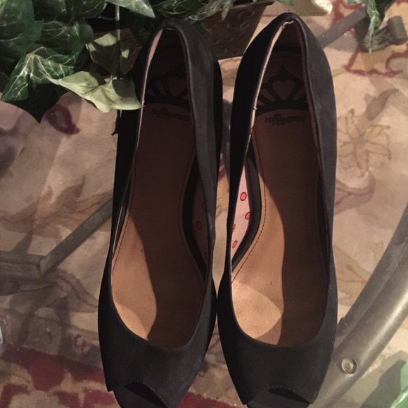 Fergalicous wedges size 9