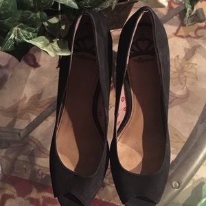 Fergalicous wedges size 9