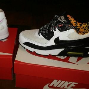 Nike air maxes