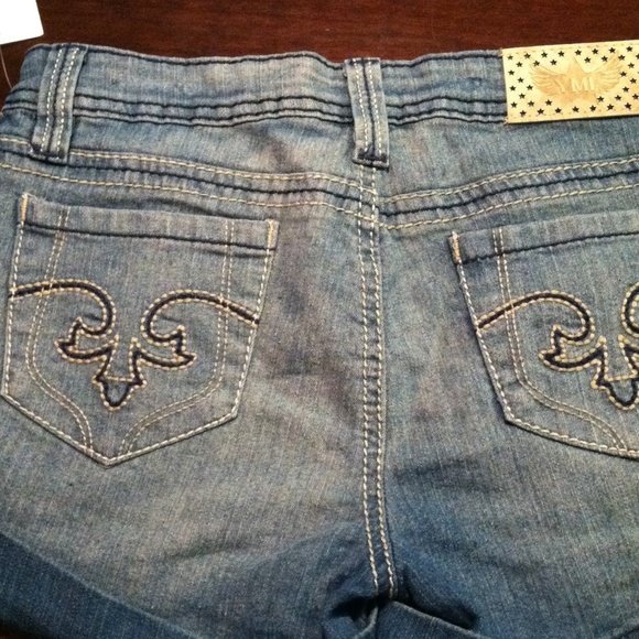 Shorts - Picture 3 of 3