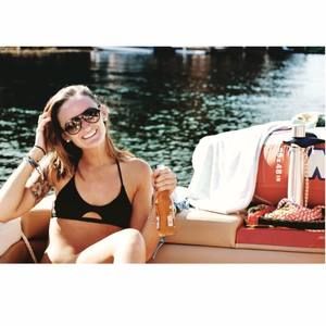 Meet your Posher, Cassandra