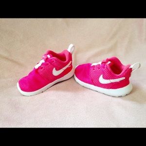 baby girl pink nike shoes
