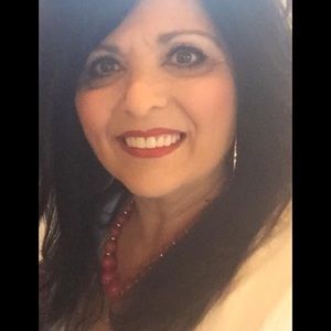 Meet your Posher, Elena