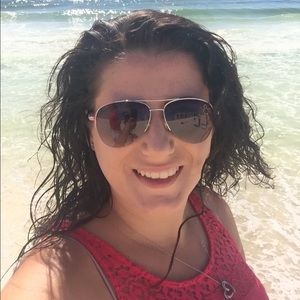 Meet your Posher, Delia