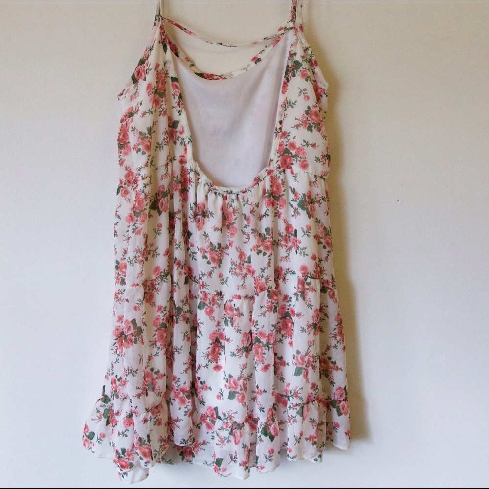Floral open back dress! - Picture 2 of 3