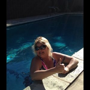 Meet your Posher, Leslie