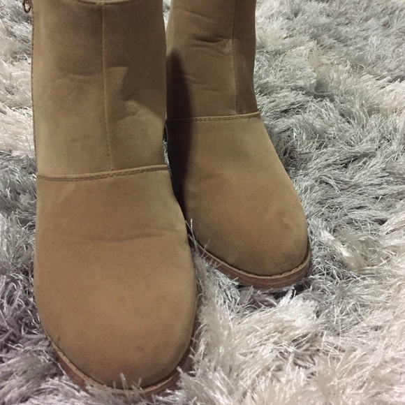 Camel Ankle booties
