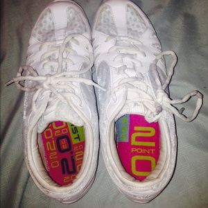 Varsity cheerleading shoes