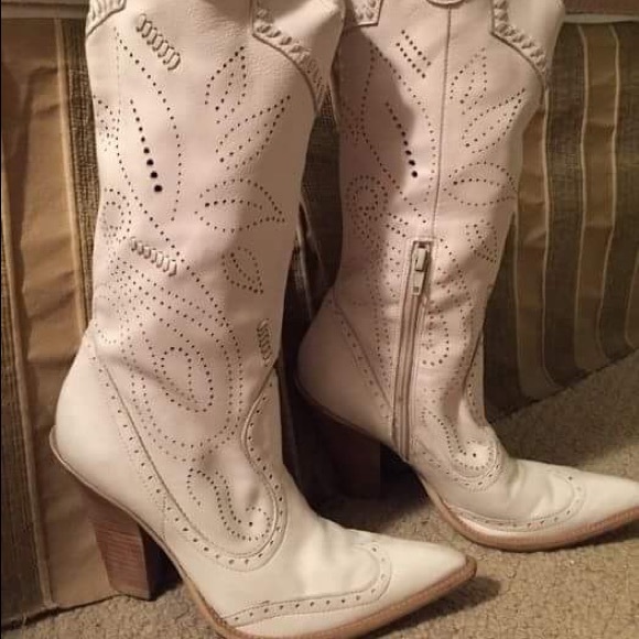 BCBG leather western boot with heel