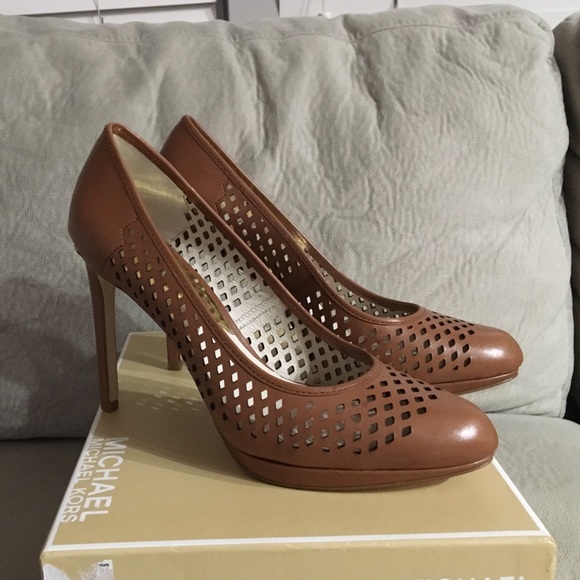 Michael Kors Florentine Pump High Heels in Brown! - Picture 2 of 4