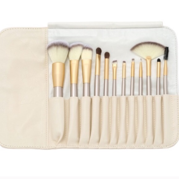 12pc Professional makeup brush set. Price firm. - Picture 3 of 4