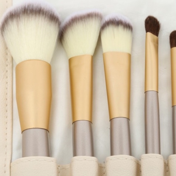 12pc Professional makeup brush set. Price firm. - Picture 4 of 4