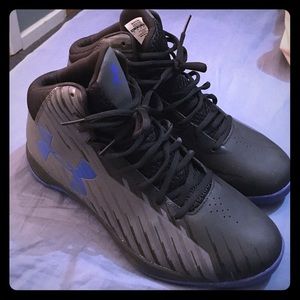 NWOT men's under armour basketball shoes