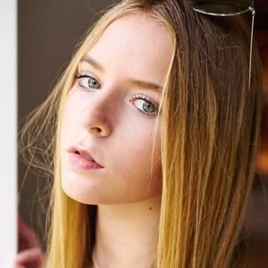 Meet your Posher, Isabella