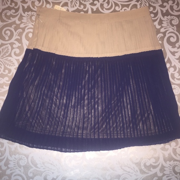 Pleated two tone Skirt!