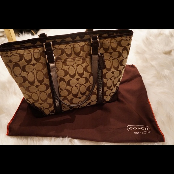 Brand new coach signature bag