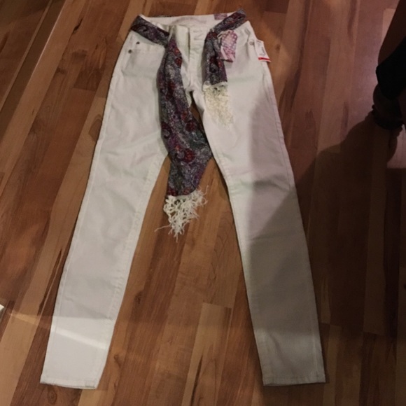 Wallflower skinny jeans NWT