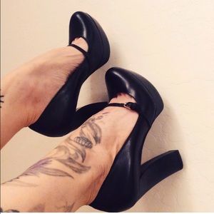 Guess brand Mary Jane platform heels 9