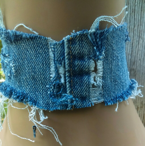 Kardashian Torn Choker