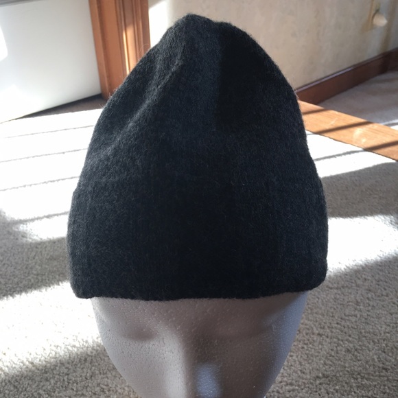 Nice lambswool cap w/polyester headband inside.