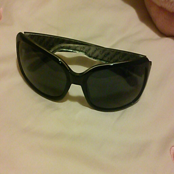 Calvin Klein Sunglasses for Woman. Square. Black