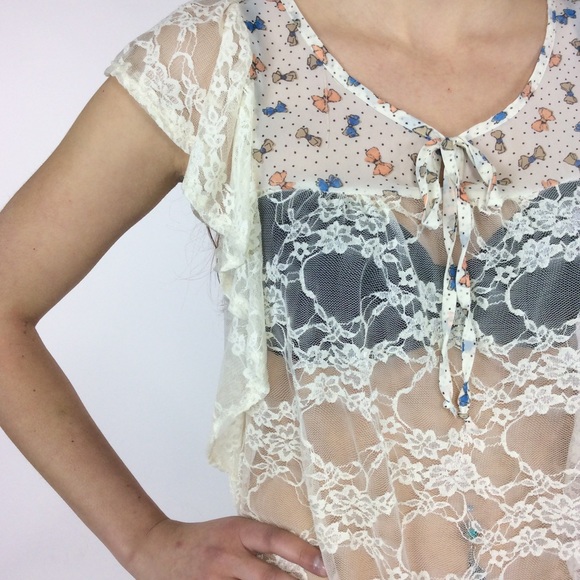 New Sweet and Bow Lace Top - Picture 2 of 3