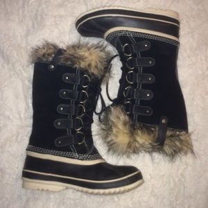 Sorel JOAN OF ARTIC boots in black.