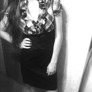 short-sleeved black dress