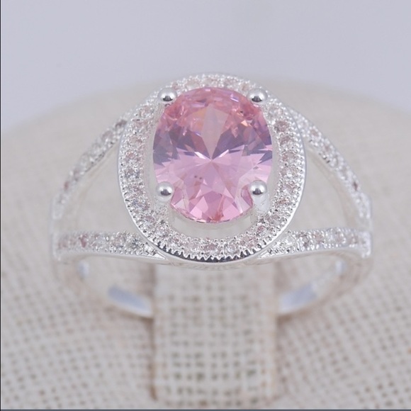 Jewelry - 🆕Fashion Woman's 925 Sterling Silver Ring🆕