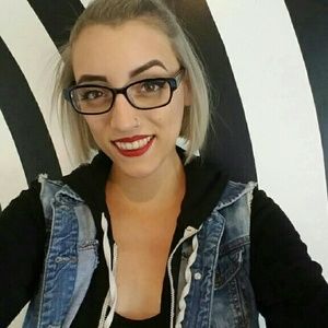 Meet your Posher, Emilia