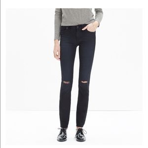 Madewell 8" Skinny Jeans in Trent Wash: Knee-Rip