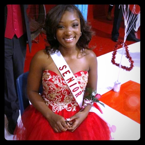 Beautiful Short Red Homecoming / Prom Dress