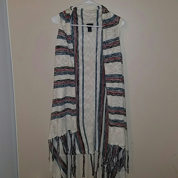 Multicolored, sleevless sweater shrug