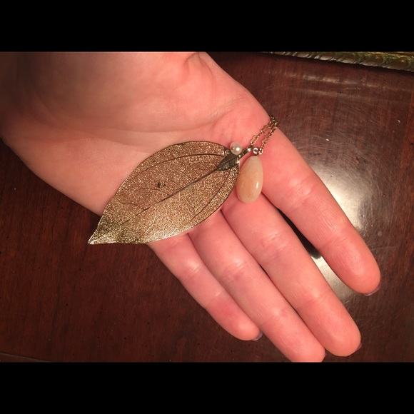 SOLD! Leaf necklace - Picture 2 of 3