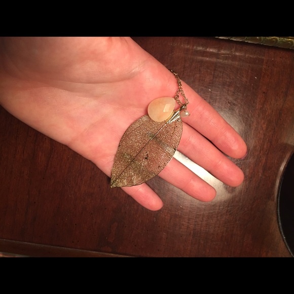 SOLD! Leaf necklace - Picture 3 of 3