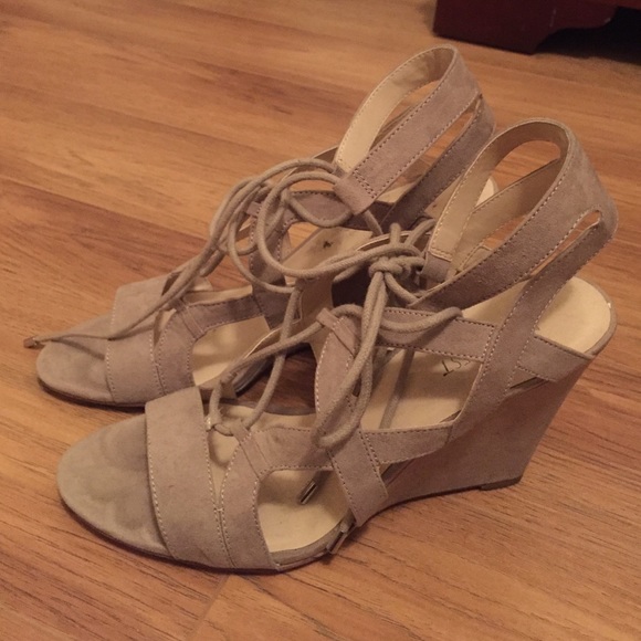 nine west tan wedges