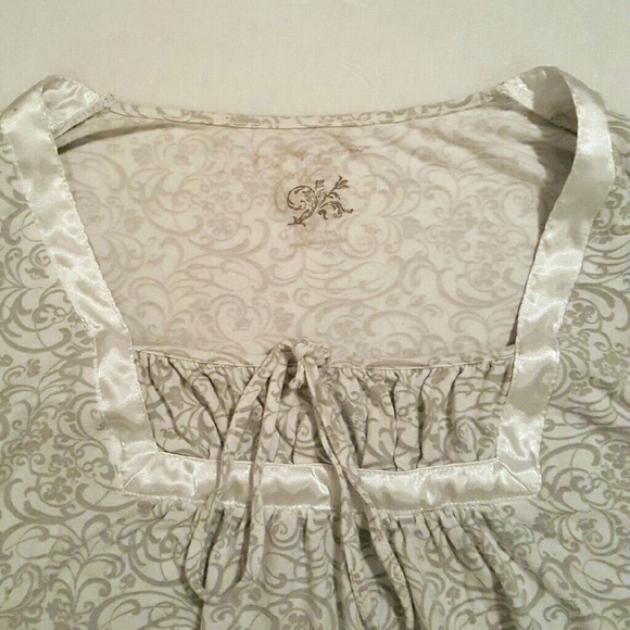 SALE Gray & White Patterned Blouse - Picture 2 of 2