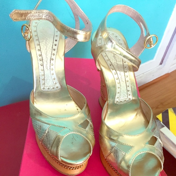 Gold wedges size 7.5